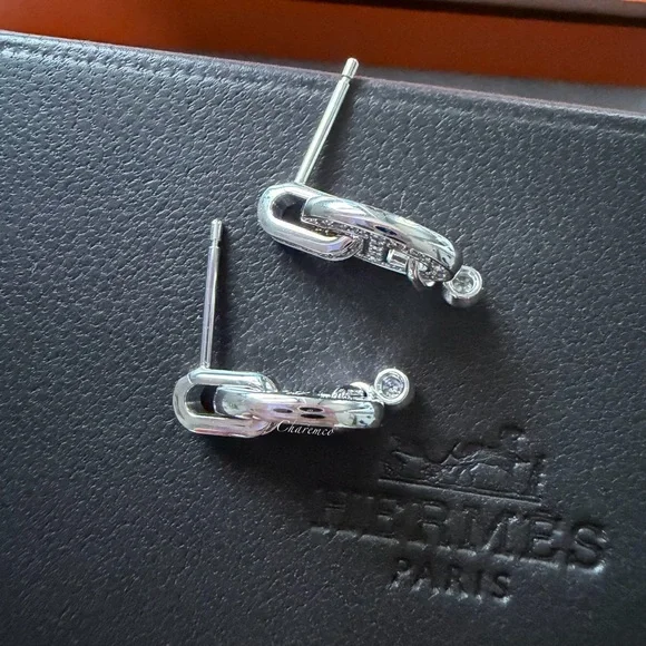 NEW! RARE✨HERMÈS 18K White Gold Chaine d'Ancre Enchainee Diamond Small Earrings - Picture 3 of 9